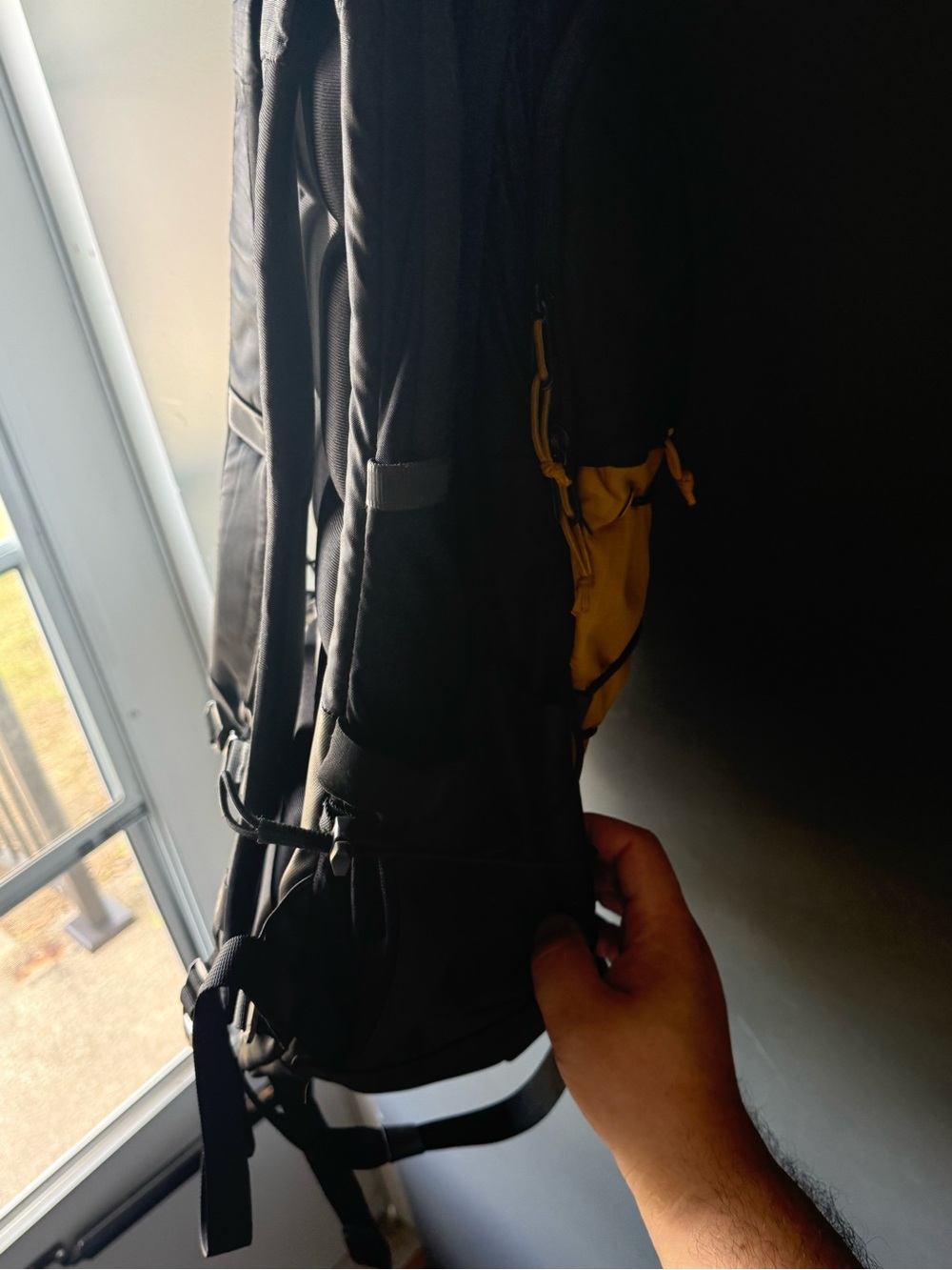 The North Face Two-Tone Yellow and Black Daypack Backpack 31L - Picture 3 of 10